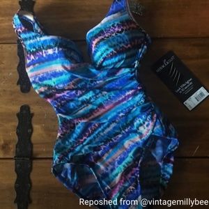 New NWT MIRACLESUIT Multicolor  ONE PIECE SWIMSUIT SIZE 8 Slimming